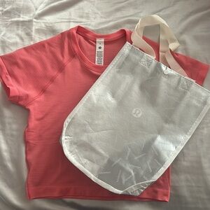 Swiftly Tech Cropped Short-Sleeve Shirt 2.0 with bag